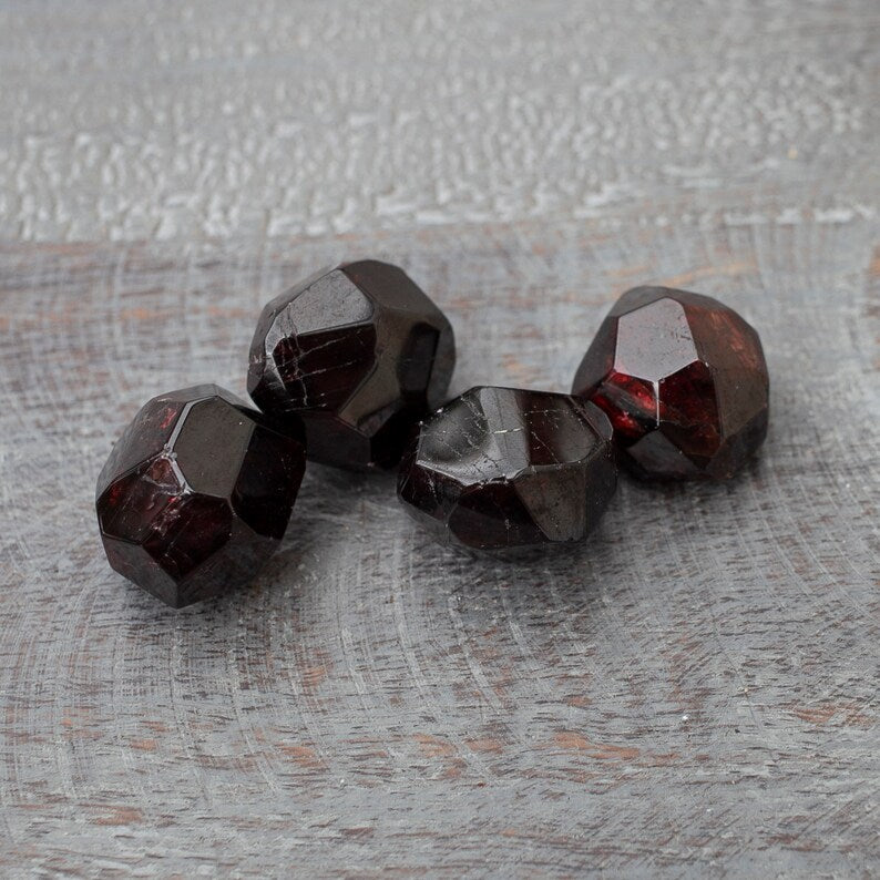 Garnet Stone, Octahedral