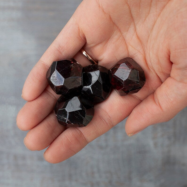Garnet Stone, Octahedral