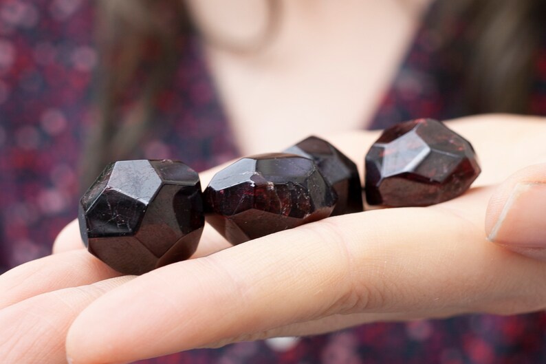 Garnet Stone, Octahedral