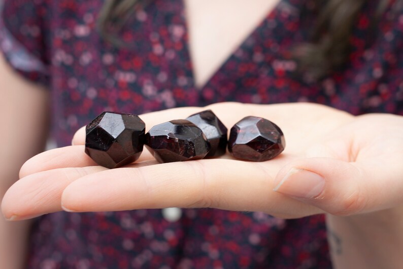 Garnet Stone, Octahedral