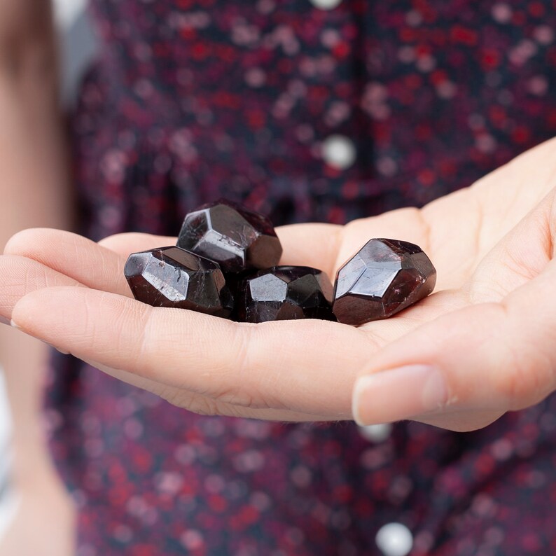 Garnet Stone, Octahedral