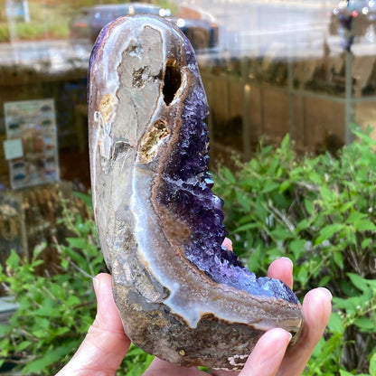 Amethyst Showpiece