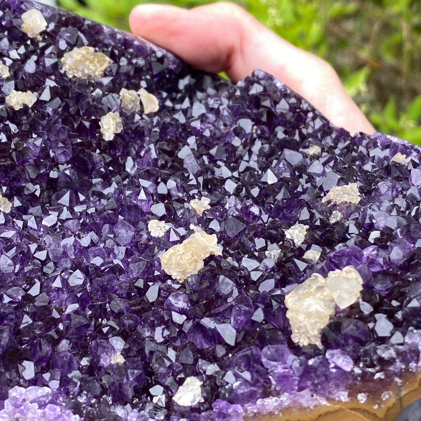 High grade Amethyst Geode Showpiece, Uruguay