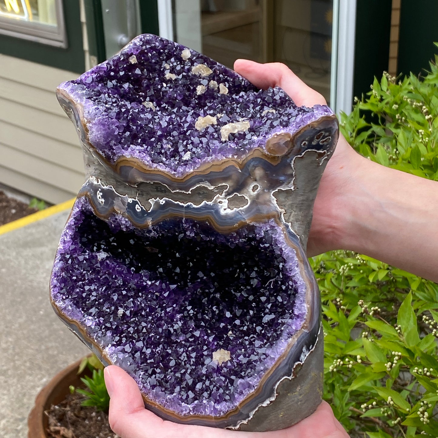 High grade Amethyst Geode Showpiece, Uruguay