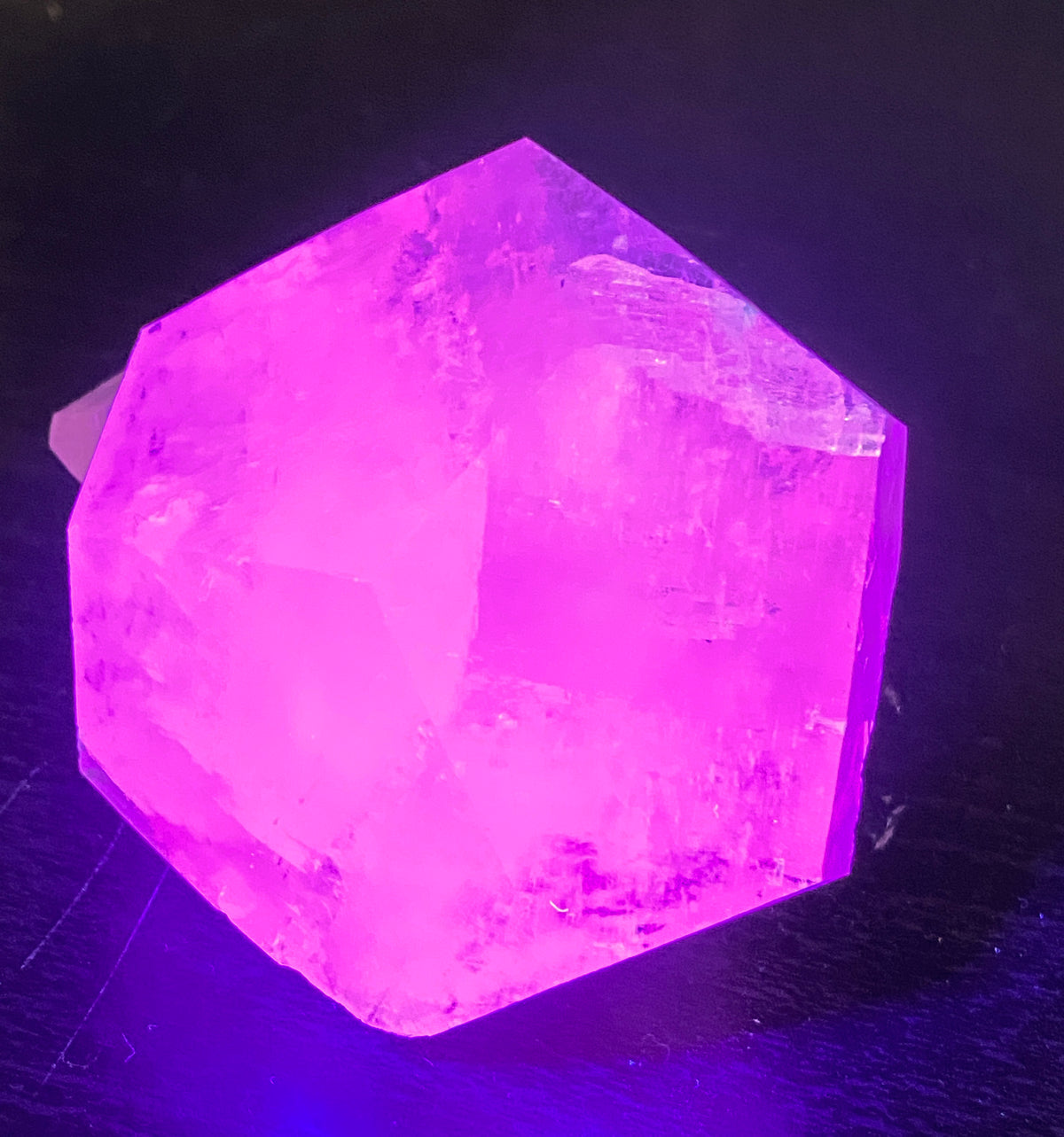 Highly Fluorescent Mercedes Calcite, Hunan