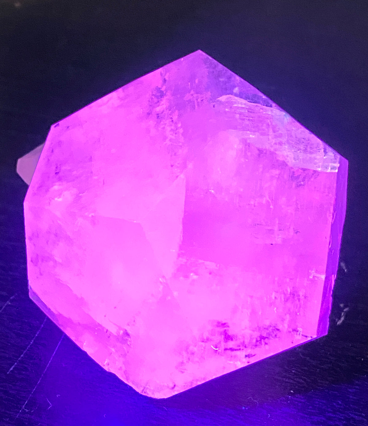 Highly Fluorescent Mercedes Calcite, Hunan