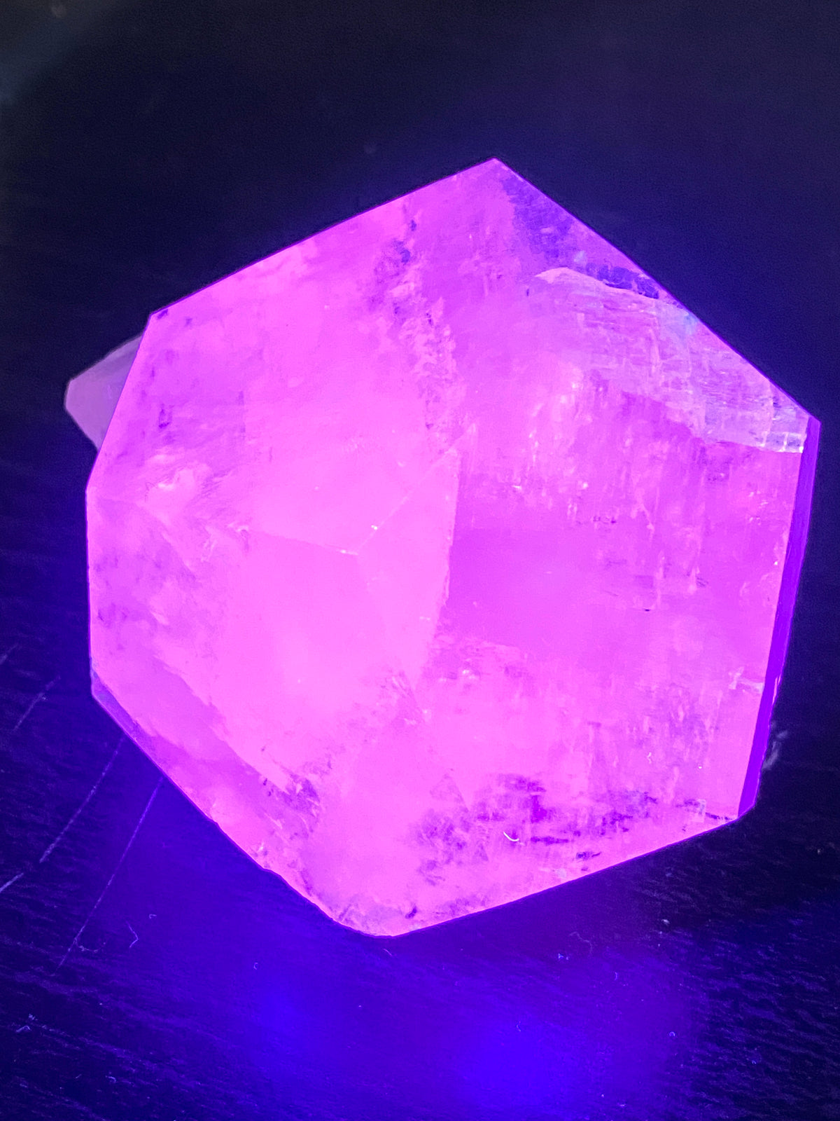 Highly Fluorescent Mercedes Calcite, Hunan