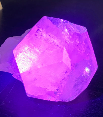 Highly Fluorescent Mercedes Calcite, Hunan