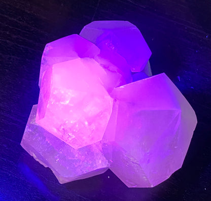 Highly Fluorescent Mercedes Calcite, Hunan