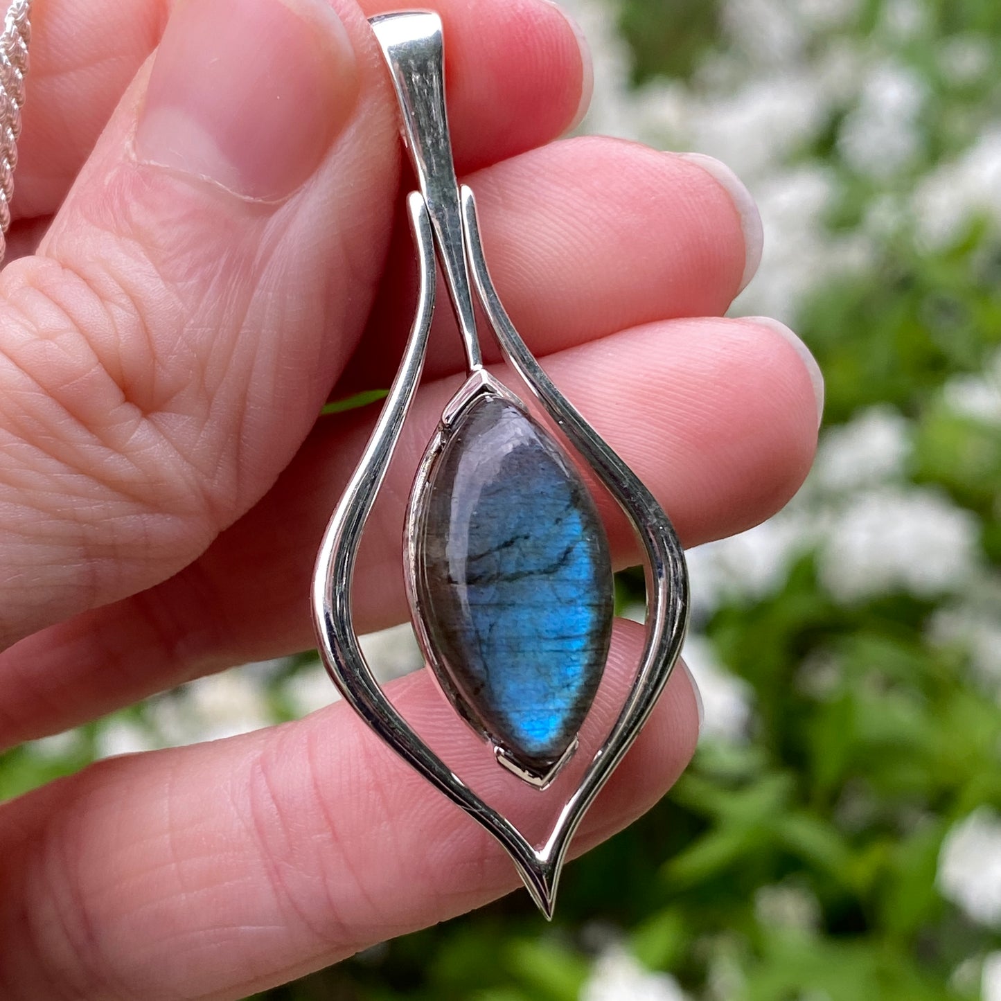Labradorite Swing Pendant