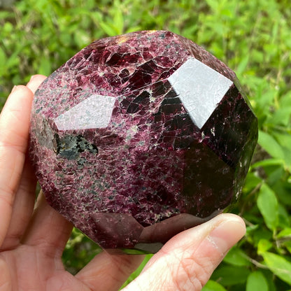 Large Rhodolite Garnet, 2lb, Gemmy
