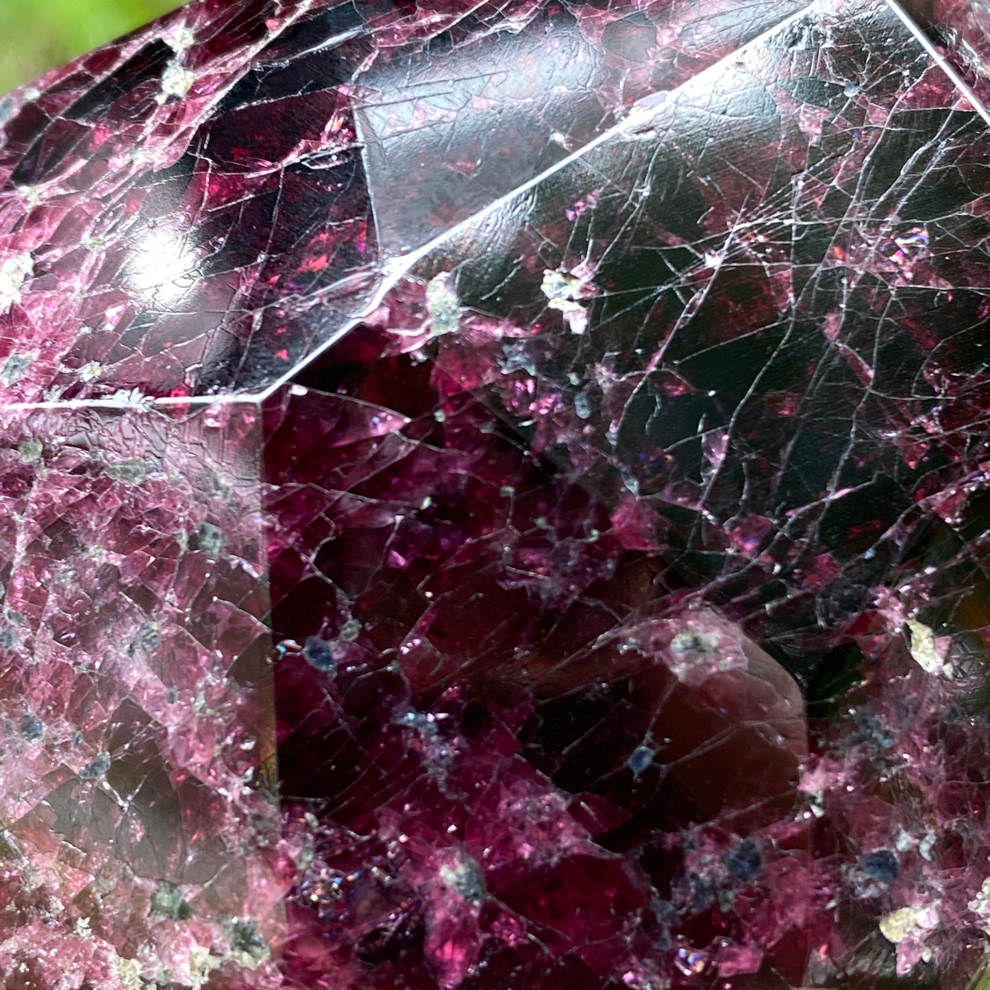 Large Rhodolite Garnet, 2lb, Gemmy