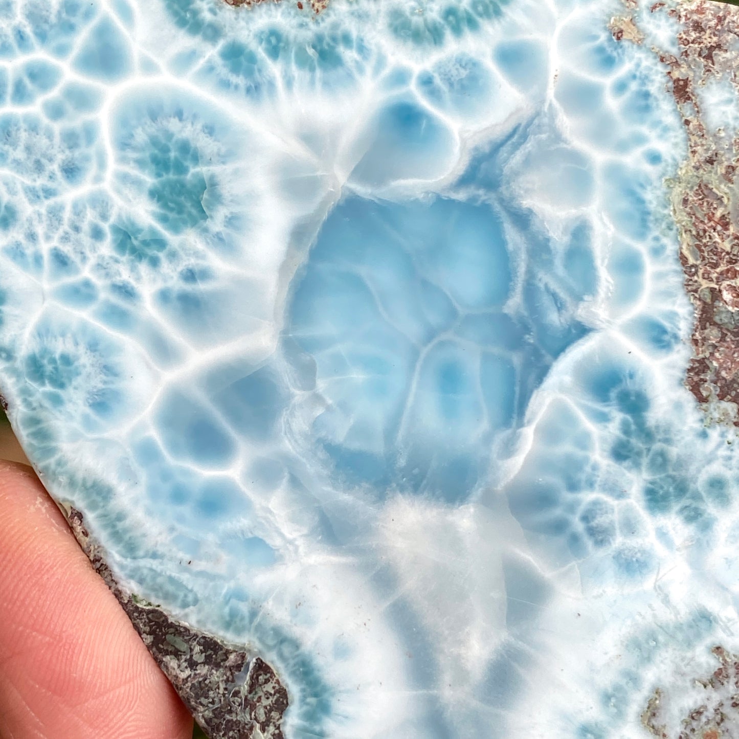 Larimar Slab, Standing
