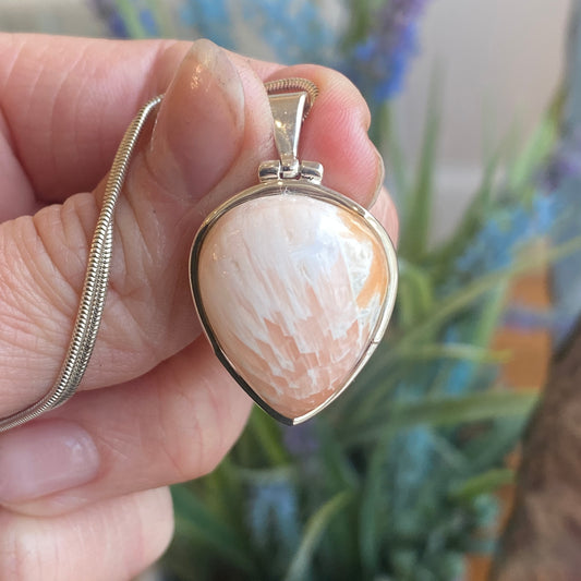 Scolecite with Stilbite Pendant