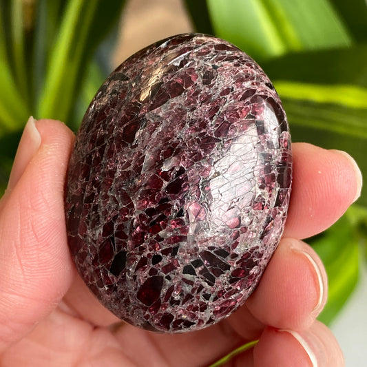 Rhodolite Garnet Palm Stone