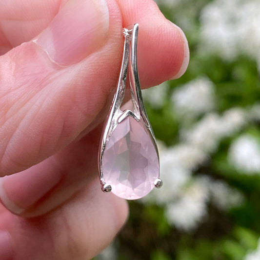 Rosę Quartz Raindrop Pendant