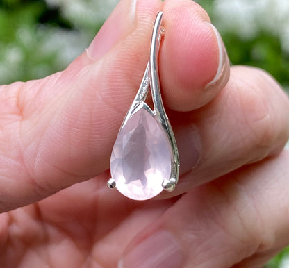 Rosę Quartz Raindrop Pendant