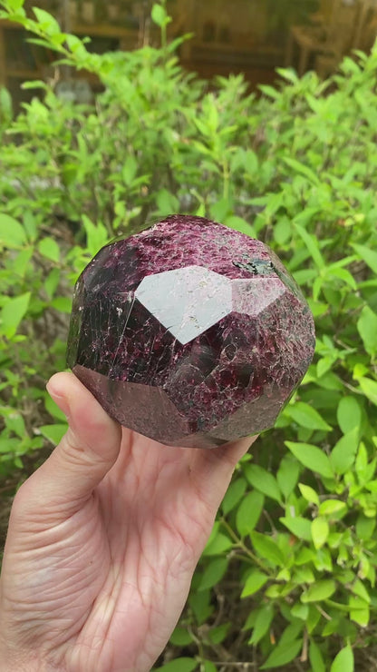 Large Rhodolite Garnet, 2lb, Gemmy