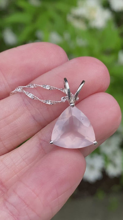 Gemmy Rosę Quartz Pendant