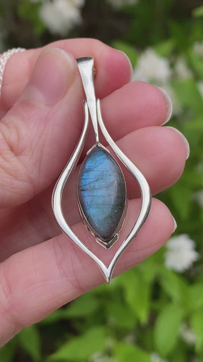 Labradorite Swing Pendant